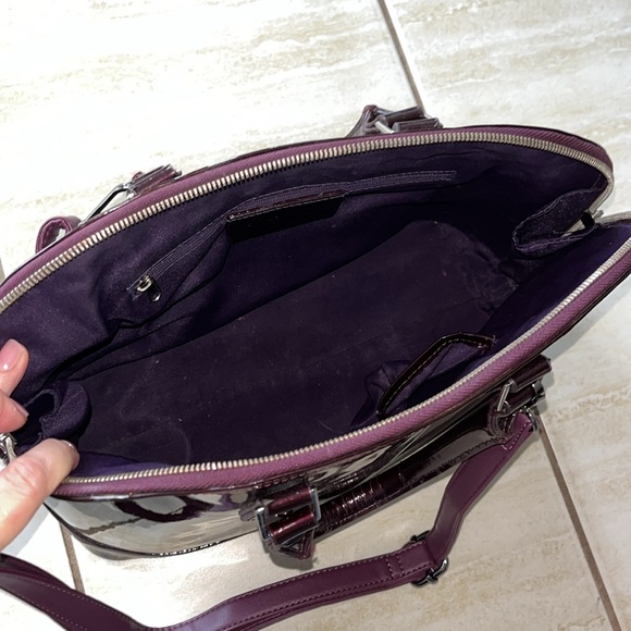 Danier “Alma” Oxblood Patent Leather Bag - Picture 7 of 13